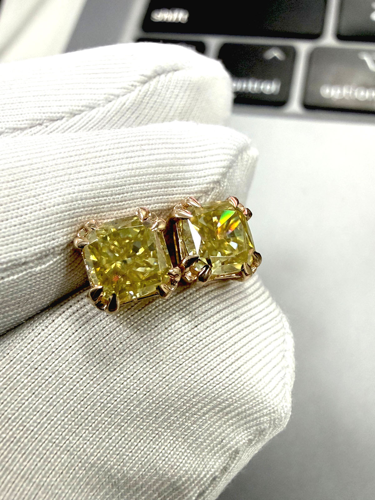 Серьги с жёлтыми кушонами  vc4003