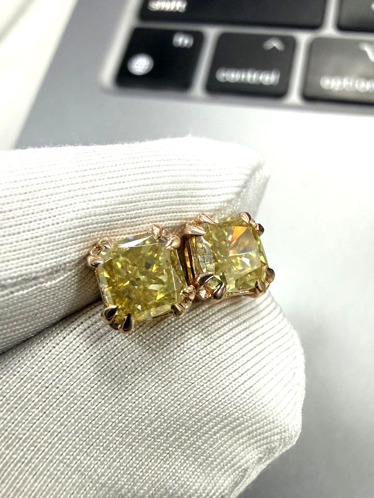 Серьги с жёлтыми кушонами  vc4003